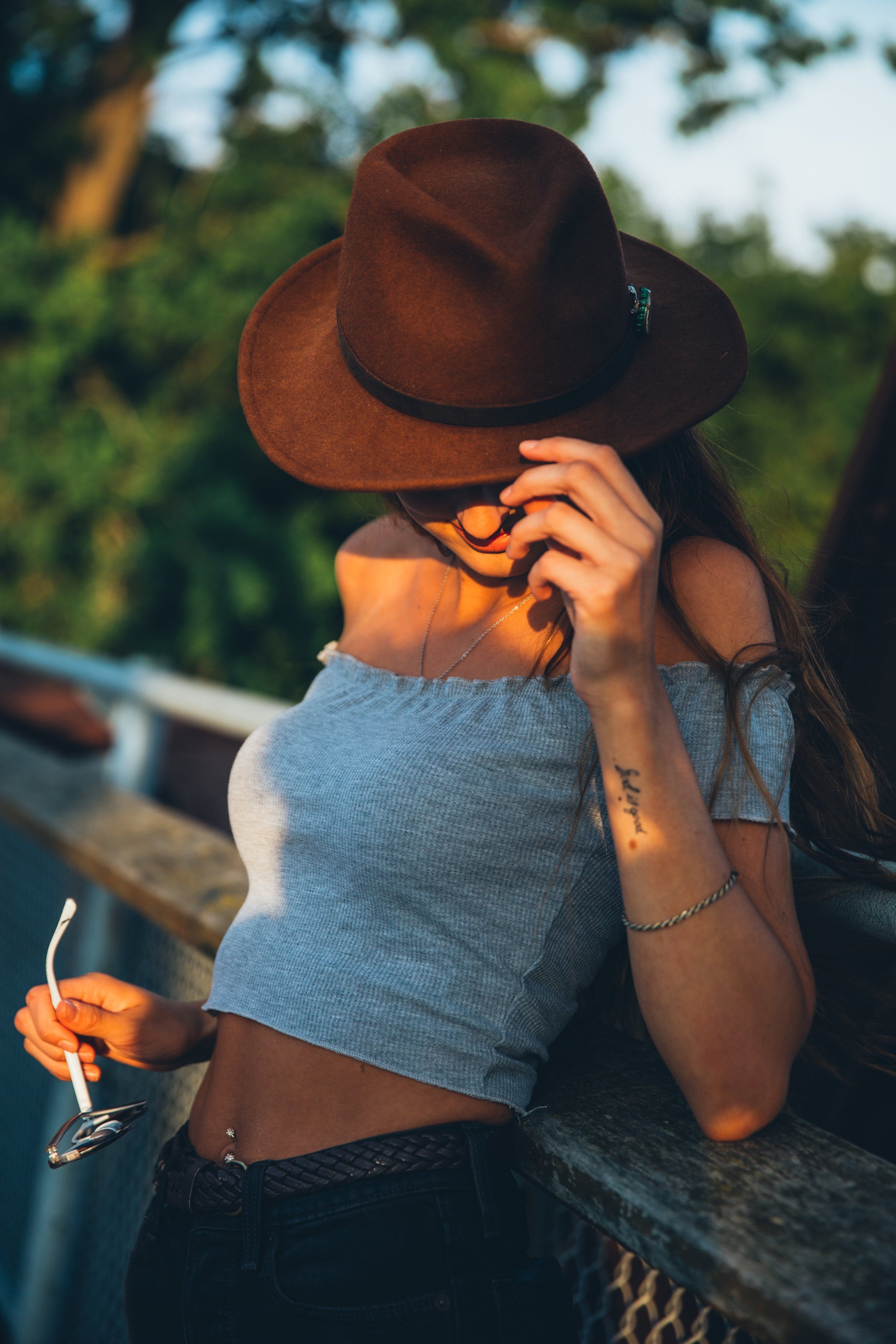 Shop fashionable accessories – handbags, phone cases, watches, sunglasses, jewelry, anklets & bracelets. Perfect for women, men & kids to complete every outfit.